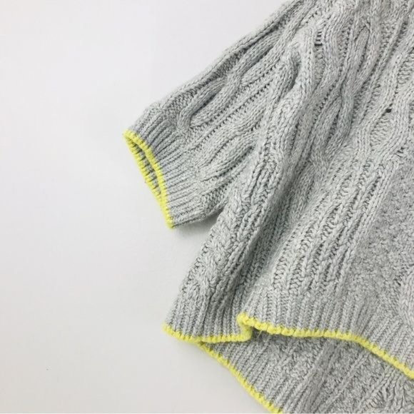 VICTORIA’S SECRET Wool Blend Contrast Trim Cropped Cable Knit Sweater Size XS - Picture 7 of 8